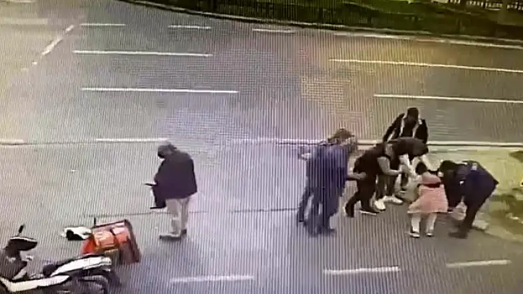 İSTANBUL'DA ŞOKE EDEN OLAY: YARALIYA YARDIM ETMEK YERİNE TELEFONUNU ÇALDI