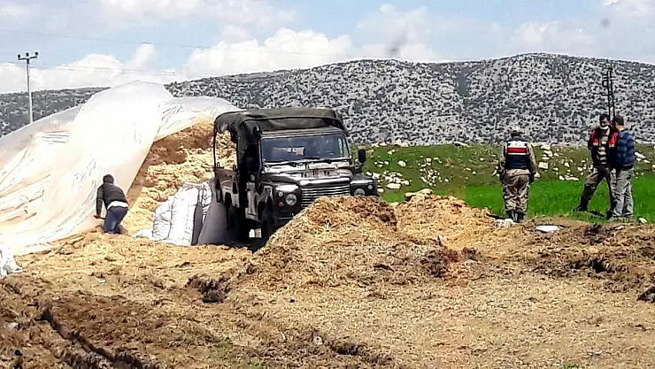 JANDARMA, YAŞLI ÇİFTİN SAMANINI TAŞIDI