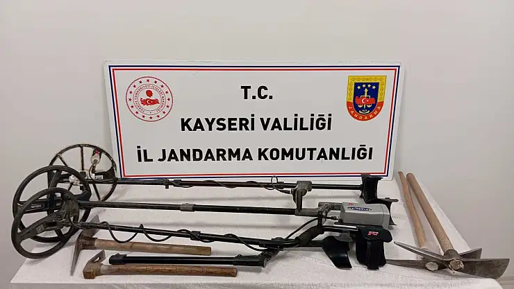 Jandarmadan izinsiz kazı yapan şahıslara suçüstü