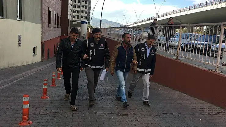 Kaçak sigara ile yakalanan zanlılar adliyeye sevk edildi