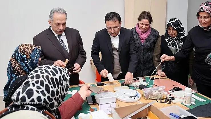 KADIN KOOPERATİFİ, DERİ ÇANTA ÜRETİMİNDE DÜNYA MARKASI OLMAYI HEDEFLİYOR