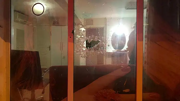 KAFASINA POŞET GEÇİRİP KUAFÖRÜ KURŞUNLADI