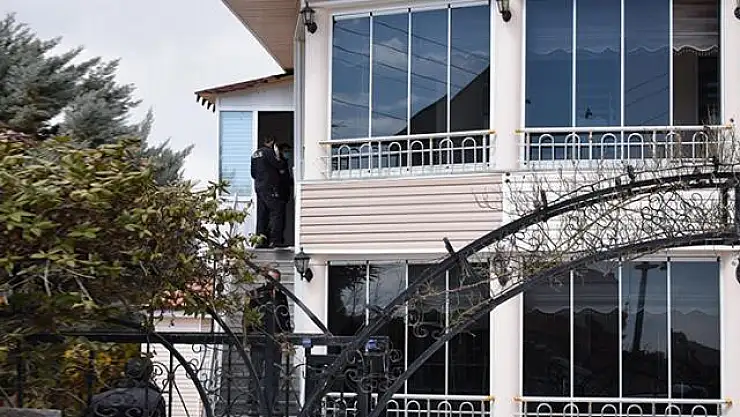 KAHVALTIYA ÇAĞIRMAK İÇİN OĞULLARININ EVİNE GİDEN AİLENİN DÜNYA BAŞLARINA YIKILDI