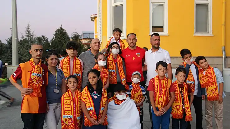 KANSERE KARŞI BİRLİKTE DERNEĞİ, KAYSERİSPOR'U ZİYARET ETTİ