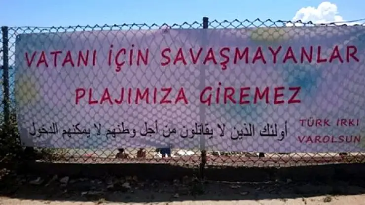 Karadeniz'de, 'Suriyeliler plaja giremez' pankartı asıldı