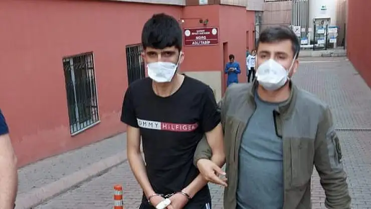 KARDEŞLERİNİ UYURKEN BIÇAKLADI!