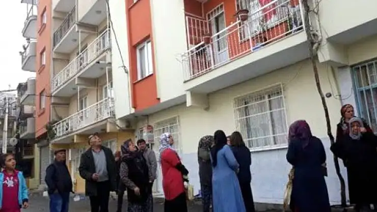 KARISINI BALTAYLA ÖLDÜRÜP DAHA SONRA KENDİNİ POLİSE İHBAR ETTİ