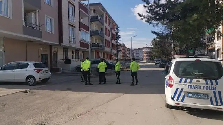 KARISIYLA İLİŞKİSİ OLDUĞUNU DÜŞÜNDÜĞÜ ADAMI 37 YERİNDEN BIÇAKLADI