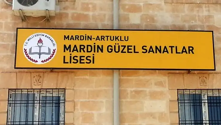 KARNE ALMAYA GİDEN KIZ ÖĞRENCİLERİN BIÇAKLI KAVGASINDA 2 KİŞİ YARALANDI