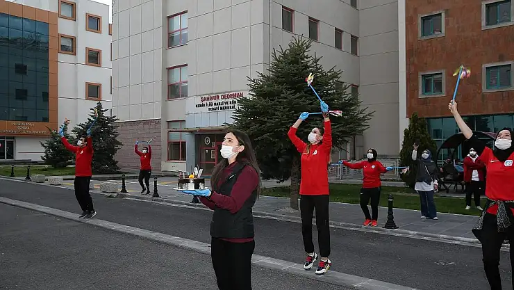 KAYSERİ BÜYÜKŞEHİR BELEDİYESİ'NDEN LÖSEMİLİLERE HEM MORAL HEM SÜRPRİZ DOĞUM GÜNÜ