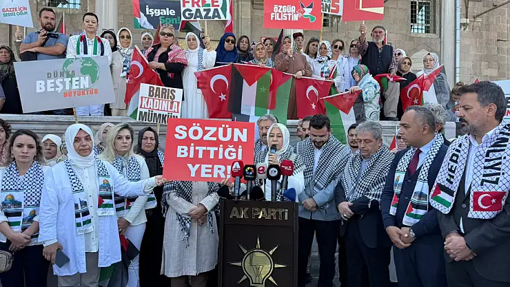 Kayseri'de kadınlar 'Gazze İçin Sessiz Çığlık' programı için sokağa indi