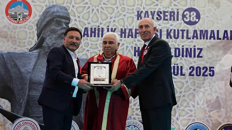 Kayseri'de Yılın Ahisi Ahmet Nursaçan'a şed kuşatıldı