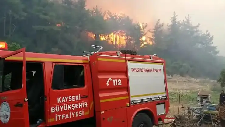 KAYSERİ İTFAİYESİ CANLA BAŞLA YANGINLARI SÖNDÜRMEK İÇİN MÜCADELE EDİYOR