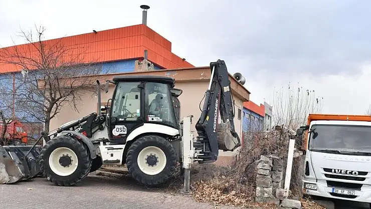 KAYSERİ OSB, YOLLARA ZARAR VERMEDEN ATIK SU BAĞLANTISI YAPIYOR