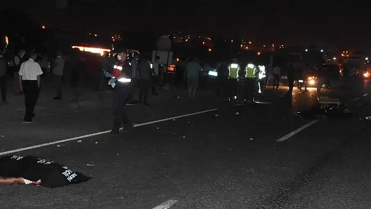 KAYSERİ- SİVAS KARAYOLU'NDA OTOMOBİL VE MOTOSİKLET ÇARPIŞTI: 2 ÖLÜ