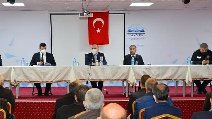 KAYSERİ VALİSİ GÜNAYDIN VE BERABERİNDEKİ HEYET SARIZ'I ZİYARET ETTİ