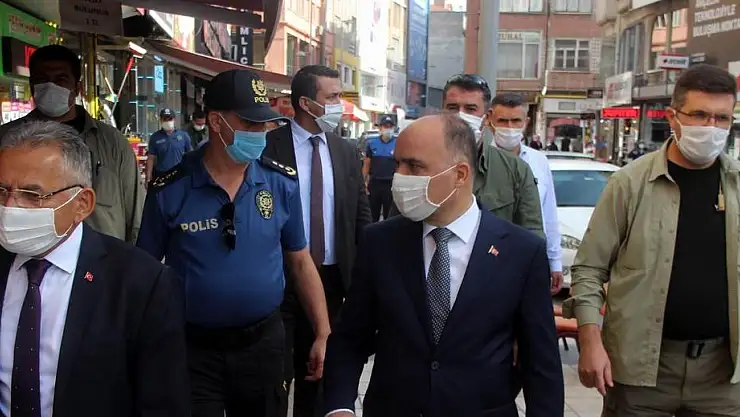 KAYSERİ'DE AÇIK ALANDA SİGARA İÇENLERE 900 TL CEZA UYGULANACAK