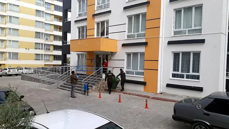KAYSERİ'DE BİR BİNA KORONA VİRÜS SEBEBİYLE KARANTİNAYA ALINDI!