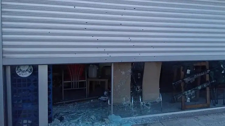 KAYSERİ'DE BİR SİLAHÇI DÜKKANI KİMLİĞİ BELİRSİZ KİŞİLERCE TARANDI