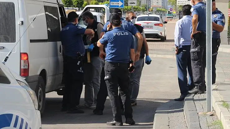 KAYSERİ'DE BÖLGE ADLİYE MAHKEMESİ ÖNÜNDE GERGİN ANLAR