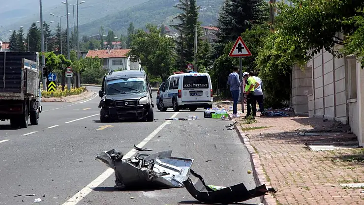 KAYSERİ'DE FECİ KAZA: 2'Sİ AĞIR 6 YARALI