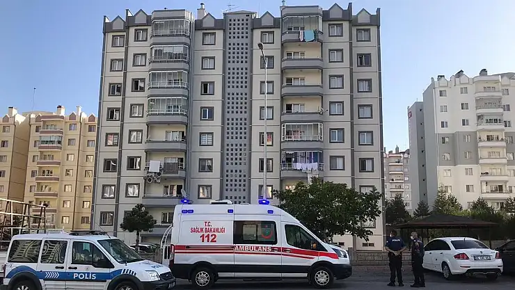 KAYSERİ'DE GENÇ ŞAHIS APARTMAN BOŞLUĞUNDA KENDİNİ ASARAK İNTİHAR ETTİ