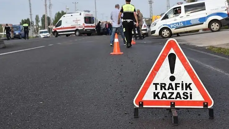 KAYSERİ'DE İŞ MAKİNESİ İLE MİNİBÜS ÇARPIŞTI: 6 YARALI