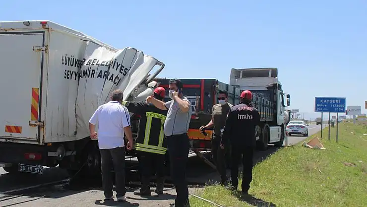 KAYSERİ'DE TRAFİK KAZASINDA YOLCUNUN KOLU KOPTU