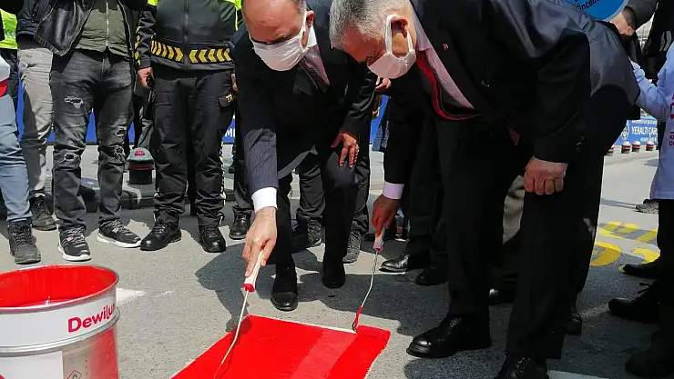 KAYSERİ'DE KIRMIZI ÇİZGİLER ÇİZİLDİ, YAYA GEÇİTLERİNE DİKKAT ÇEKİLDİ