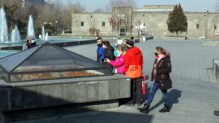 KAYSERİ'DE KISITLAMADA MEYDAN TURİSTLERE KALDI