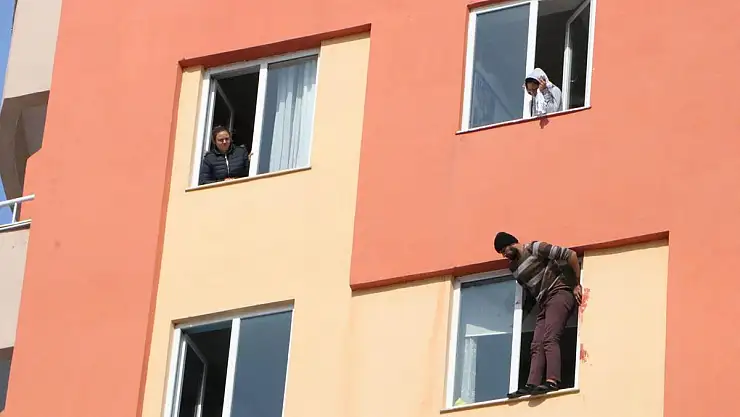 KAYSERİ'DE KORKU DOLU ANLAR KENDİNİ KESİP İNTİHARA KALKIŞTI!