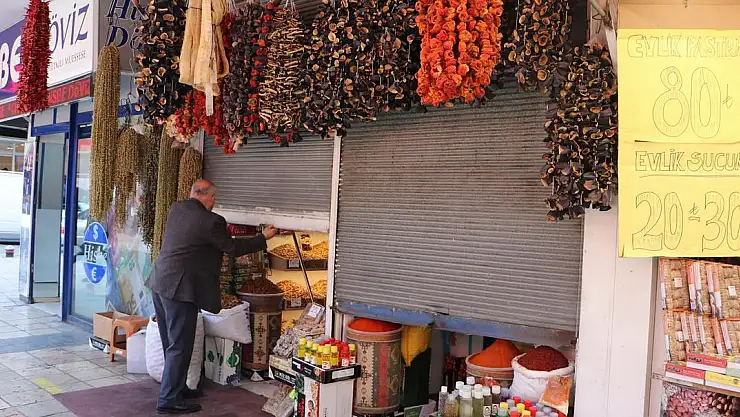 KAYSERİ'DE KURALLARA UYMAYAN ESNAFLARA CEZA YAZILINCA SİNİRLENDİLER
