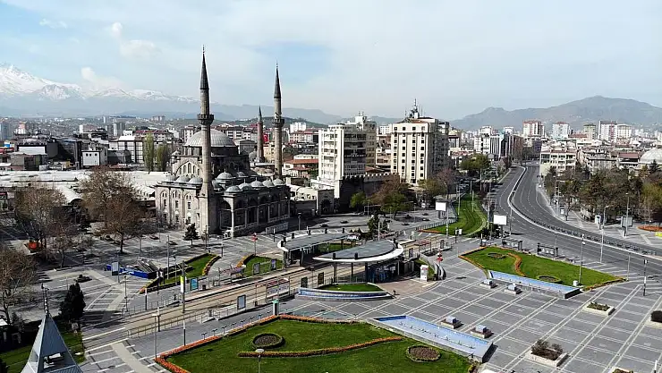 KAYSERİ'DE MEYDANLAR BOMBOŞ KALDI
