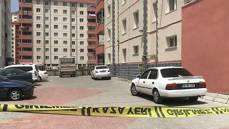 KAYSERİ'DE PARKTA OYNAYAN ÇOCUKTA KORONA VİRÜS ÇIKTI, BİNA KARANTİNAYA ALINDI