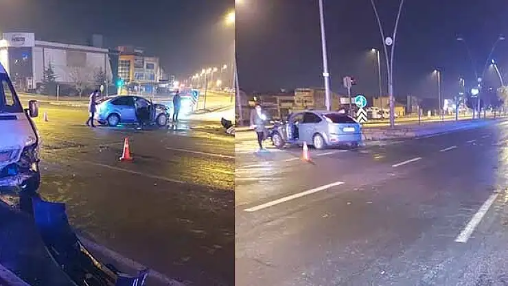 KAYSERİ'DE SERVİS MİNİBÜSÜ İLE OTOMOBİL ÇARPIŞTI: 5 YARALI