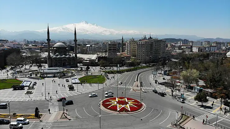 KAYSERİ'DE TRAFİK YOĞUNLUĞU HAVADAN GÖRÜNTÜLENDİ