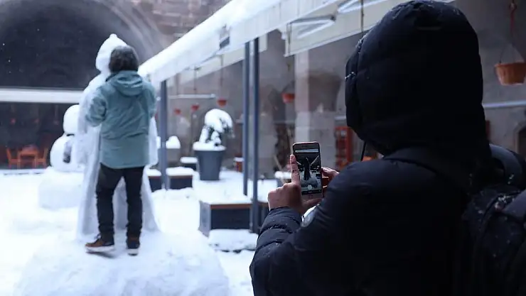 KAYSERİ'DE YOĞUN KAR YAĞIŞI MİMAR SİNAN'A DÖNÜŞTÜ