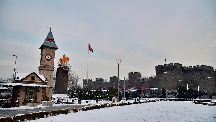 Kayseri'de yollar ulaşıma kapandı