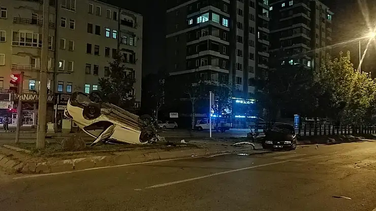KAYSERİ'DEKİ FECİ KAZADA 6 KİŞİ YARALANDI, ORTALIK SAVAŞ ALANINA DÖNDÜ