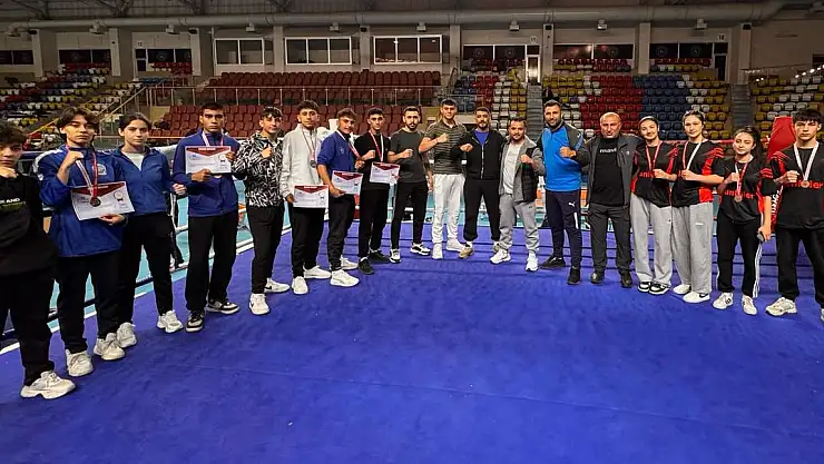 KAYSERİLİ MUAYTHAİCİLER 12 MADALYAYLA DÖNDÜ
