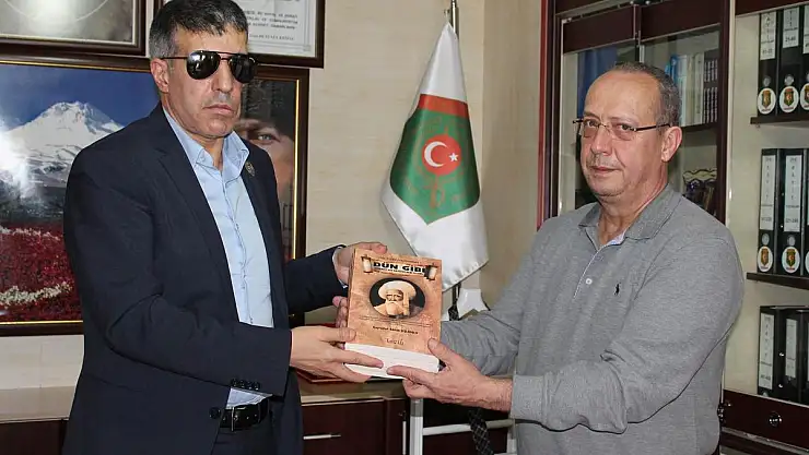 Kayserili Yazar kaleminin terini şehit ve gazilere bağışladı