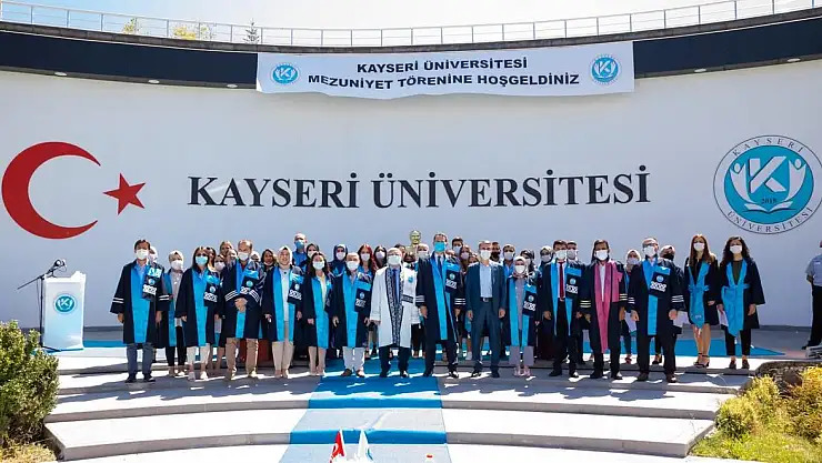 KAYÜ'DE SOSYAL BİLİMLER MYO MEZUNİYET VE ŞED BAĞLAMA TÖRENİ DÜZENLENDİ