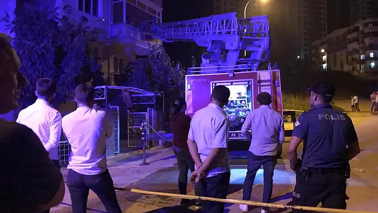 KENDİ EVİNİ YAKIP KAÇTI