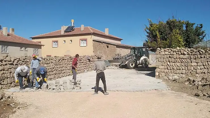 KIRSAL MAHALLELERDE ÇALIŞMALAR TÜM HIZIYLA DEVAM EDİYOR