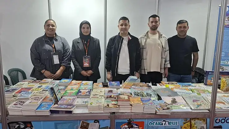 KİTAP FUARINDA ÜLKÜ OCAKLARINA YOĞUN İLGİ