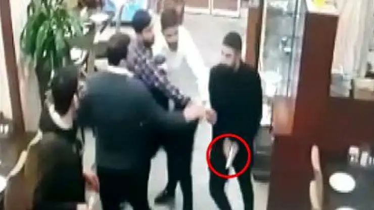 KIZ ARKADAŞININ ESKİ SEVGİLİSİ İLE KARŞILAŞINCA SİLAH ÇEKİP DARP ETTİ!