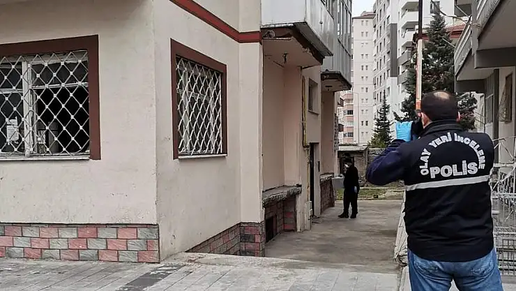 KIZ KARDEŞLERİNİ EKMEK BIÇAĞIYLA BIÇAKLADI