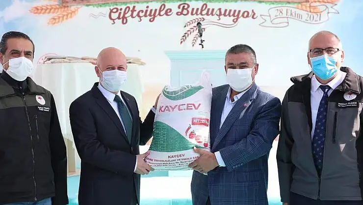 KOCASİNAN, ÇİFTÇİLERE ATA TOHUMU GACER BUĞDAYINI DAĞITTI