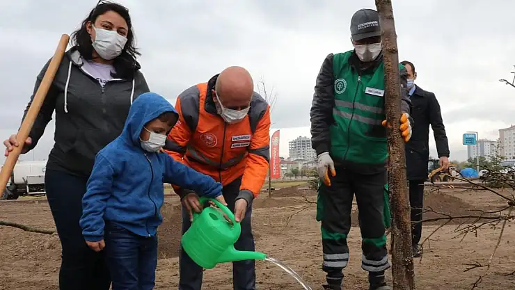 KOCASİNAN'DA BU YIL, 100 BİNDEN FAZLA AĞAÇ TOPRAKLA BULUŞTU