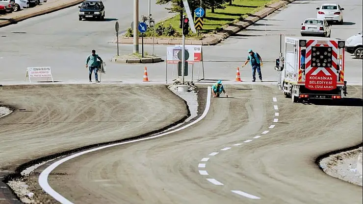 KOCASİNAN'DA YENİLENEN IHLAMUR KÖPRÜSÜ TRAFİĞE AÇILDI